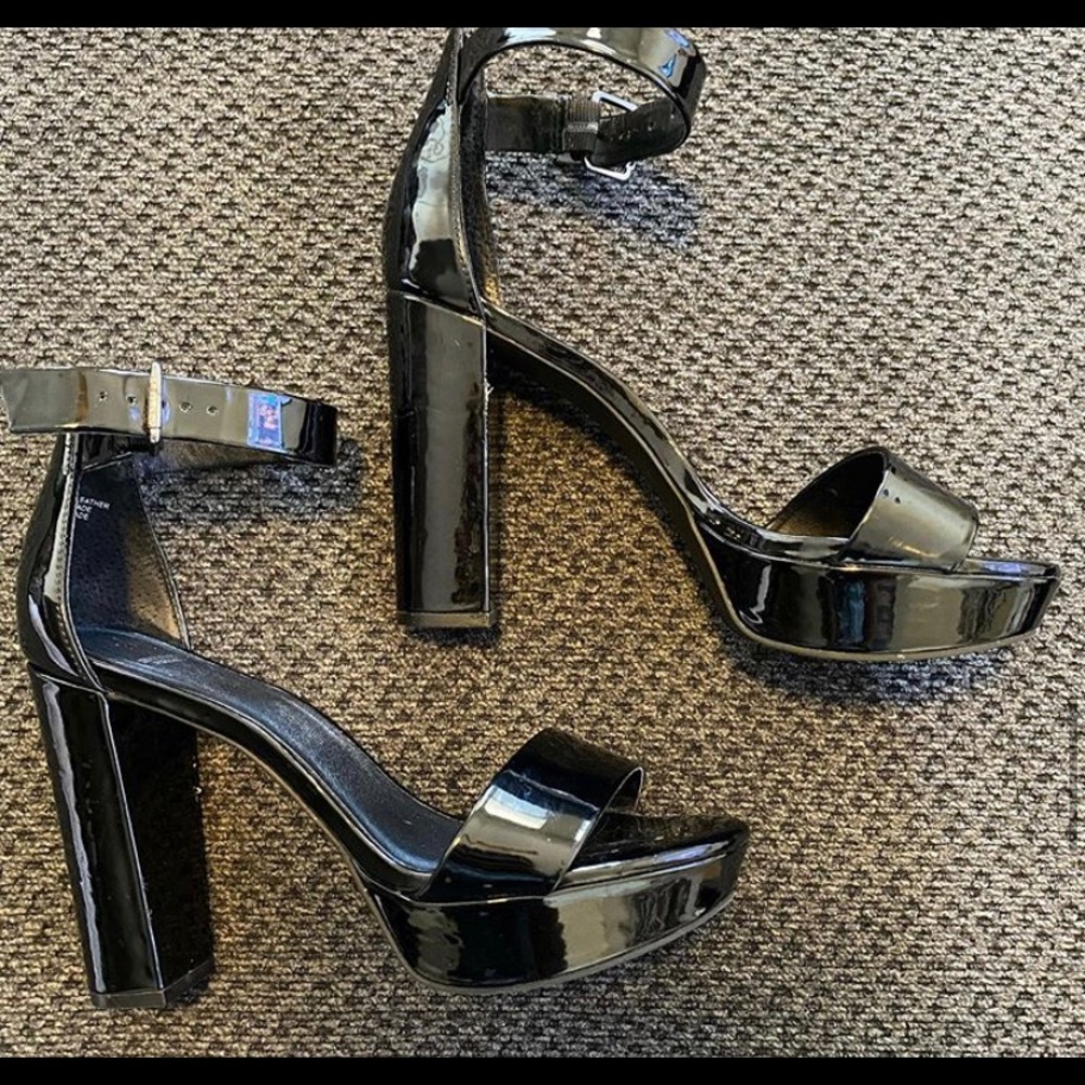 Simply Vera by Vera Wang heels